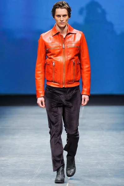 Look 27